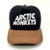 Arctic-Monkeys_Modelo3_Frente_Blanco Gorra Arctic Monkeys