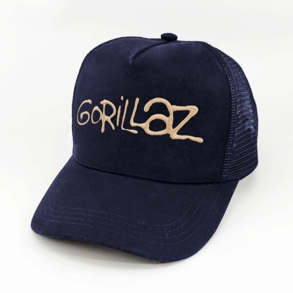 Gorillaz_Modelo8_Diagonal_Dorado Gorra Gorillaz