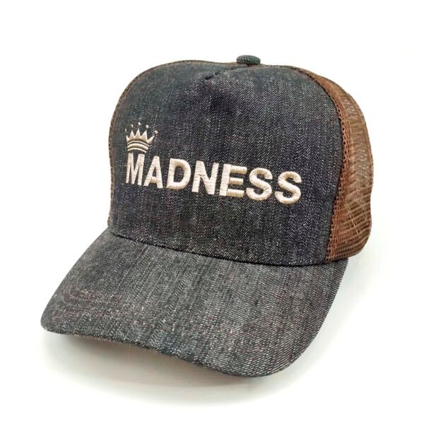 Madness_Modelo2_Diagonal_Dorado Gorra Madness