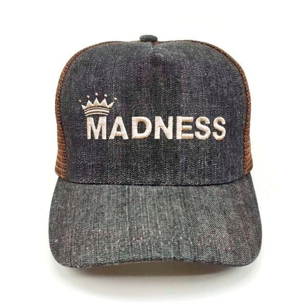 Madness_Modelo2_Frente_Dorado Gorra Madness