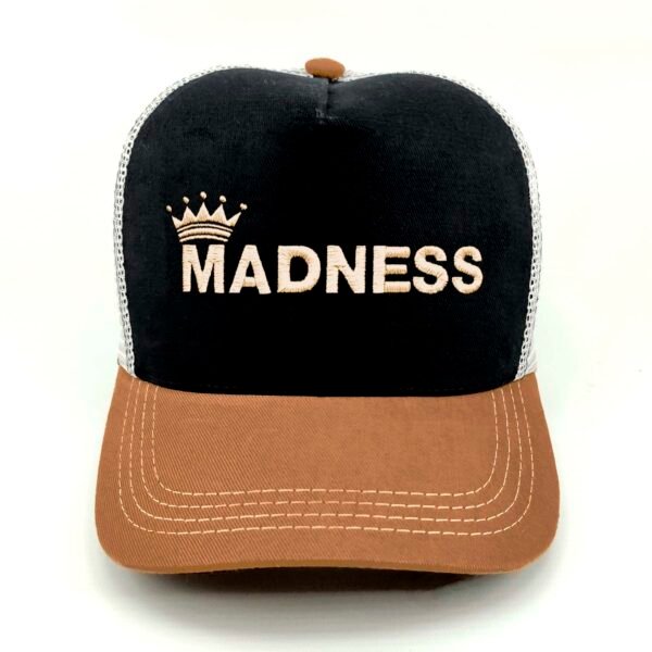 Madness_Modelo3_Frente_Dorado Gorra Madness