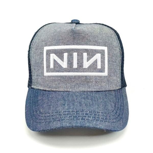 NIN_Modelo1_Frente_Blanco Gorra Nine Inch Nails