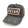 NIN_Modelo2_Diagonal_Dorado Gorra Nine Inch Nails