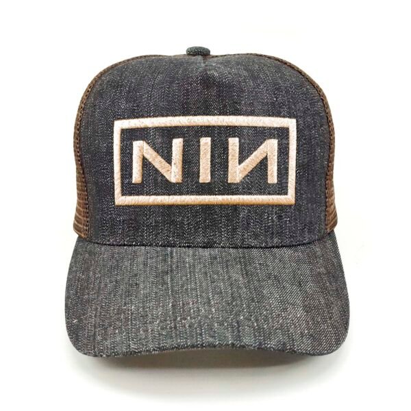 NIN_Modelo2_Frente_Dorado Gorra Nine Inch Nails