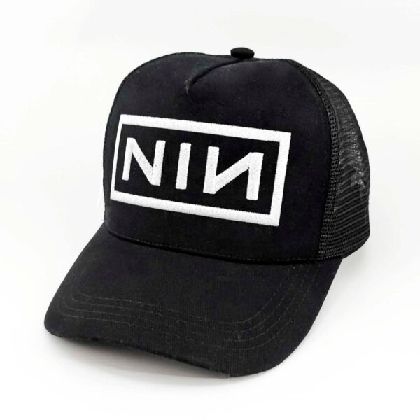 NIN_Modelo5_Diagonal Gorra Nine Inch Nails