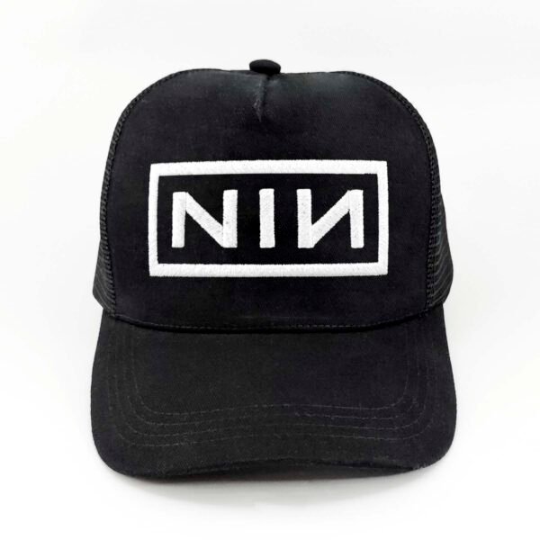 NIN_Modelo5_Frente Gorra Nine Inch Nails