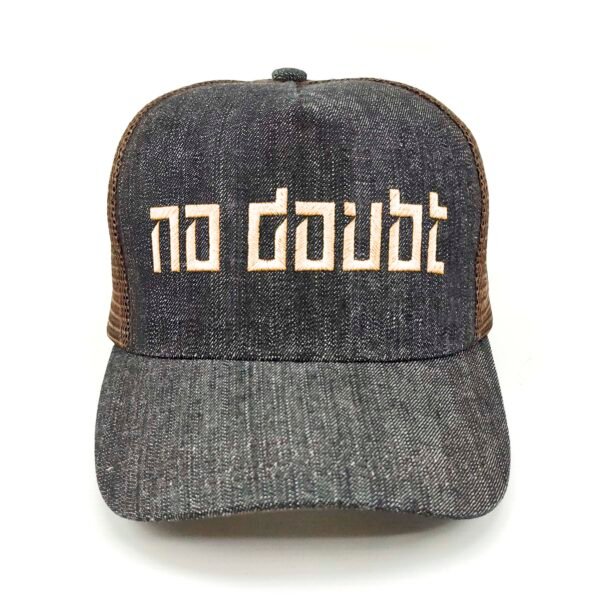 No-Doubt_Modelo2_Frente_Dorado Gorra No Doubt