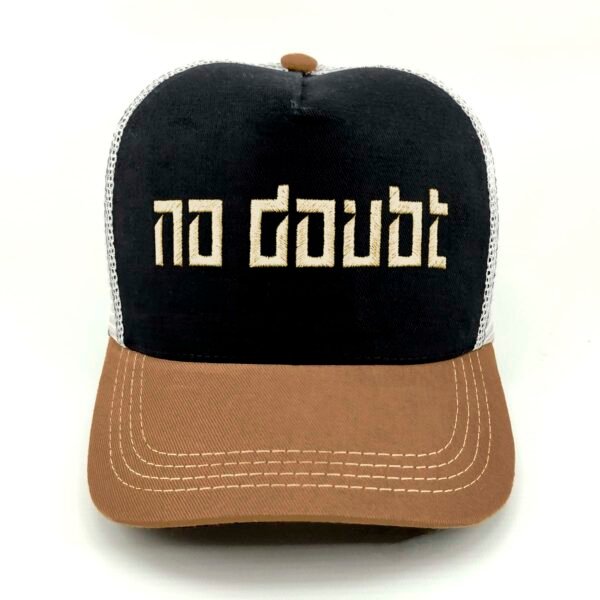 No-Doubt_Modelo3_Frente_Dorado Gorra No Doubt