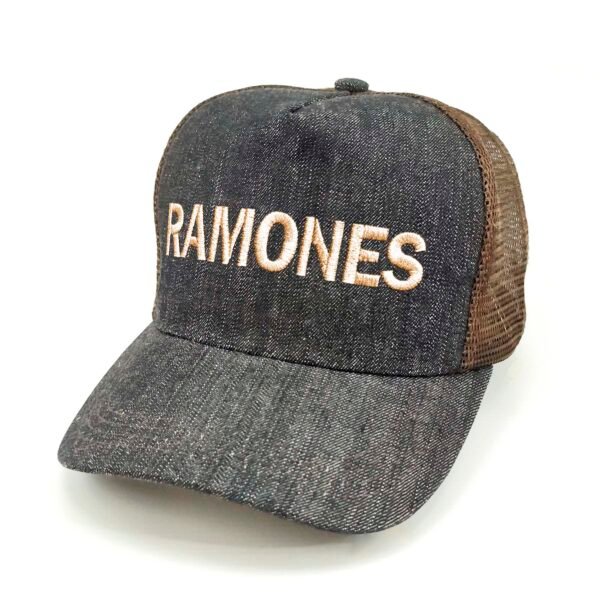 RAMONES_Modelo2_Diagonal_Dorado Gorra Ramones