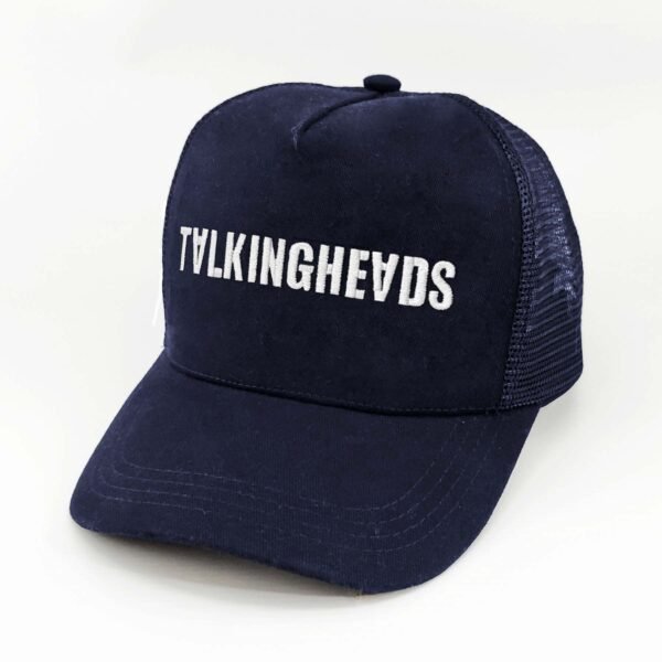 Talkingheads_Modelo8_Diagonal_Blanco Gorra Talkingheads