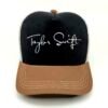 Taylor-Swiift_Modelo3_Frente_Blanco Gorra Taylor Swift