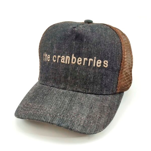 The-Cranberries_Modelo2_Diagonal_Dorado Gorra The Cranberries