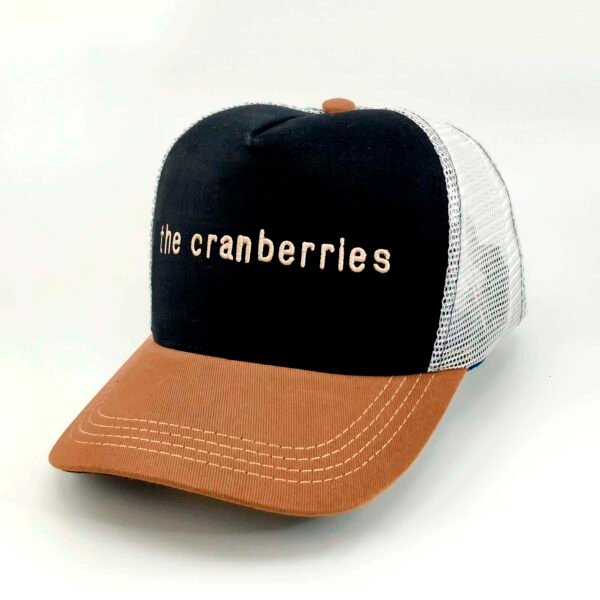 The-Cranberries_Modelo3_Diagonal_Dorado Gorra The Cranberries