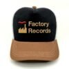 Factory-Records_Modelo3_Frente_Dorado Gorra Factory Records