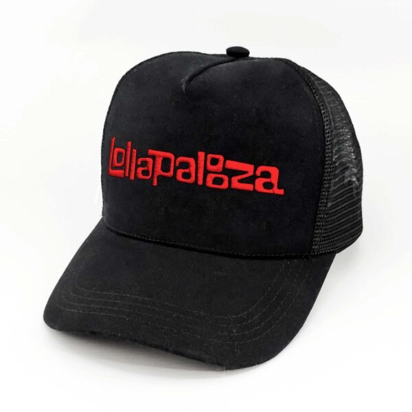 Lolapalooza_Modelo5_Diagonal_Rojo Gorra Lollapalooza