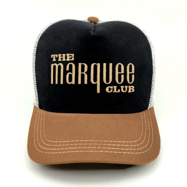 The-Marquee-Club_Modelo3_Frente_Dorado Gorra The Marquee Club