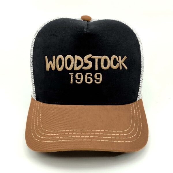 Woodstock_Modelo3_Frente_Dorado Gorra Woodstock