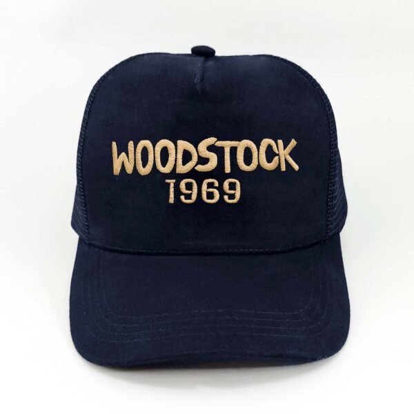 Woodstock_Modelo8_Frente_Dorado Gorra Woodstock